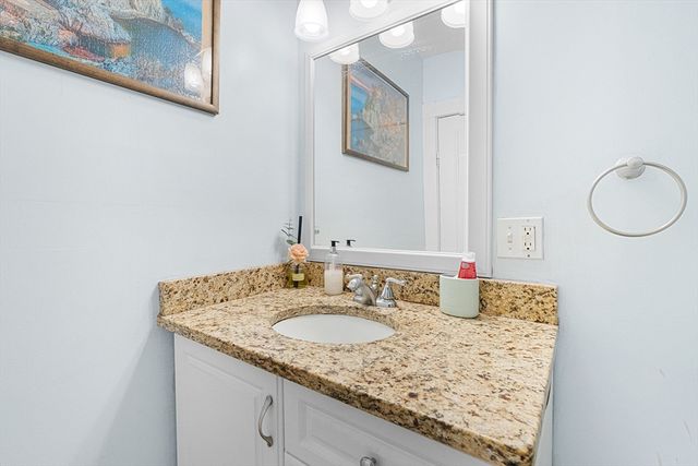 48 Eddy St 48, Newton, MA 02465
