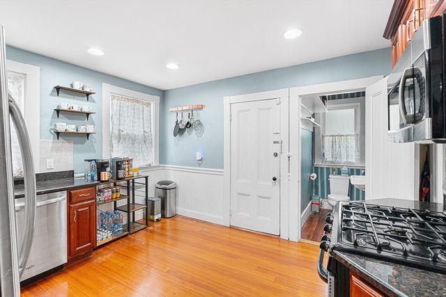 48 Eddy St 48, Newton, MA 02465