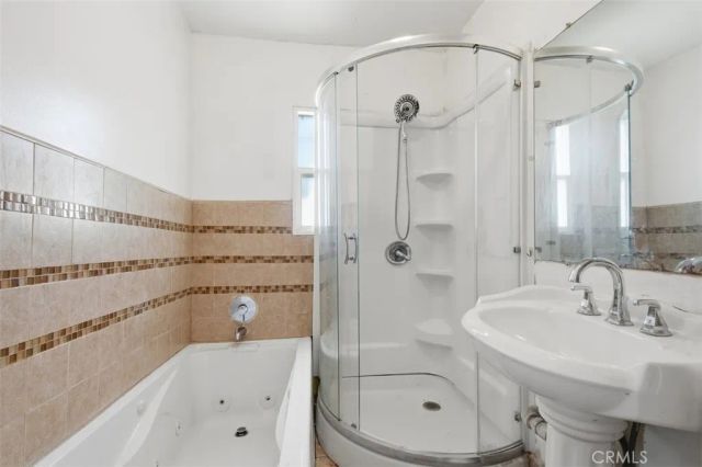 2136 W 75th Street, Los Angeles, CA 90047