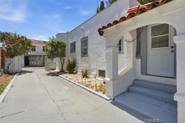2136 W 75th Street, Los Angeles, CA 90047