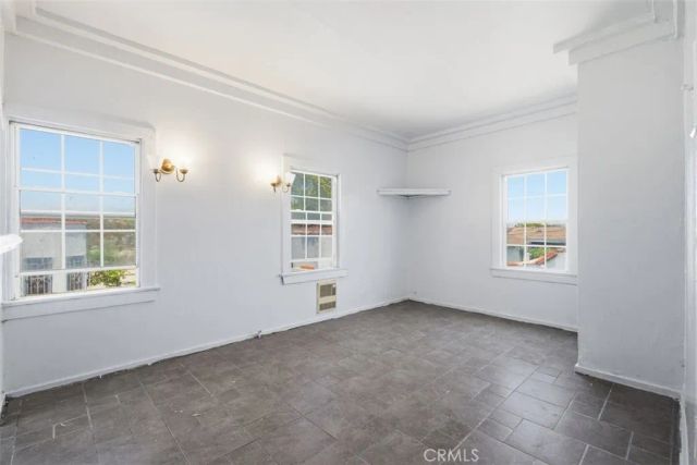 2136 W 75th Street, Los Angeles, CA 90047