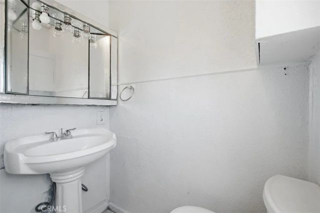 2136 W 75th Street, Los Angeles, CA 90047