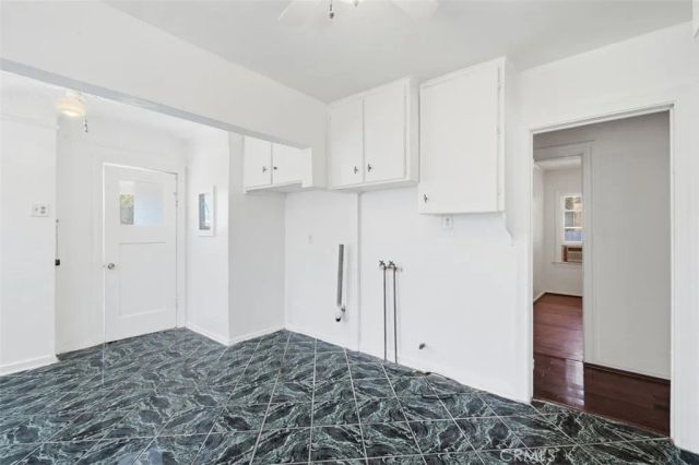 2136 W 75th Street, Los Angeles, CA 90047