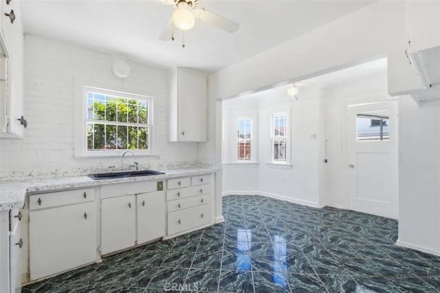 2136 W 75th Street, Los Angeles, CA 90047