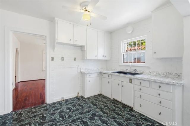 2136 W 75th Street, Los Angeles, CA 90047