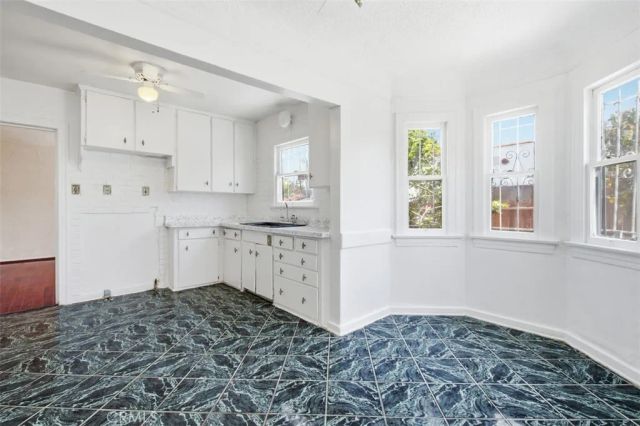 2136 W 75th Street, Los Angeles, CA 90047