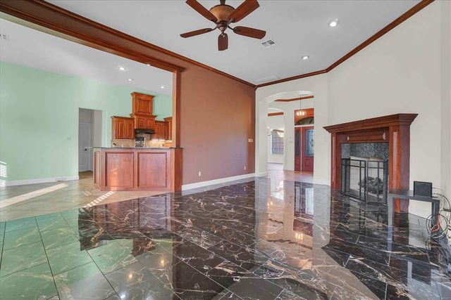 6 NW Lakewood Dr, Lawton, OK 73505