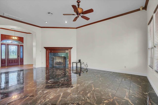 6 NW Lakewood Dr, Lawton, OK 73505