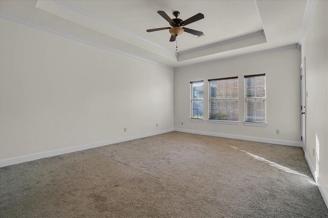 6 NW Lakewood Dr, Lawton, OK 73505