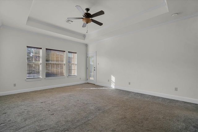 6 NW Lakewood Dr, Lawton, OK 73505