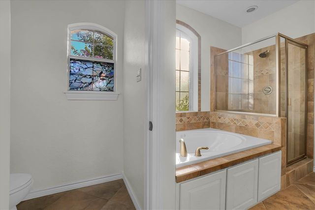 6 NW Lakewood Dr, Lawton, OK 73505