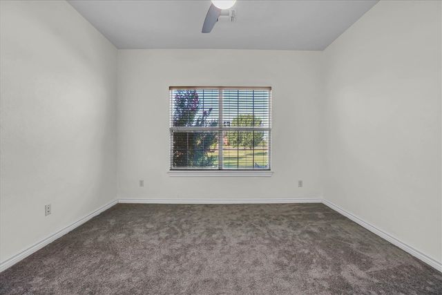 6 NW Lakewood Dr, Lawton, OK 73505