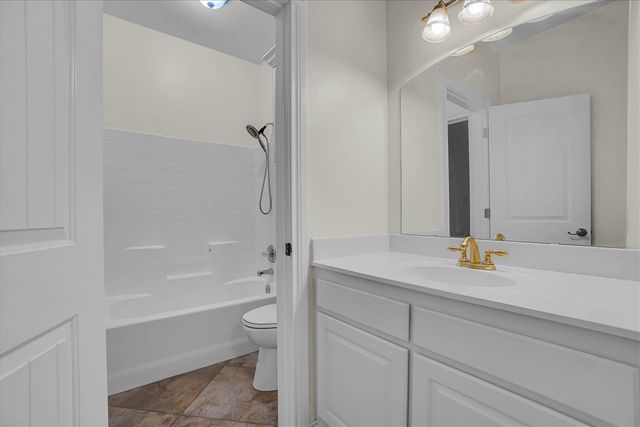 6 NW Lakewood Dr, Lawton, OK 73505