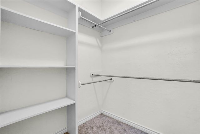 6 NW Lakewood Dr, Lawton, OK 73505