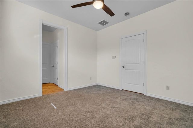 6 NW Lakewood Dr, Lawton, OK 73505