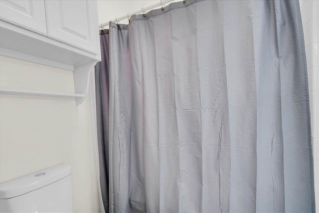 6 NW Lakewood Dr, Lawton, OK 73505