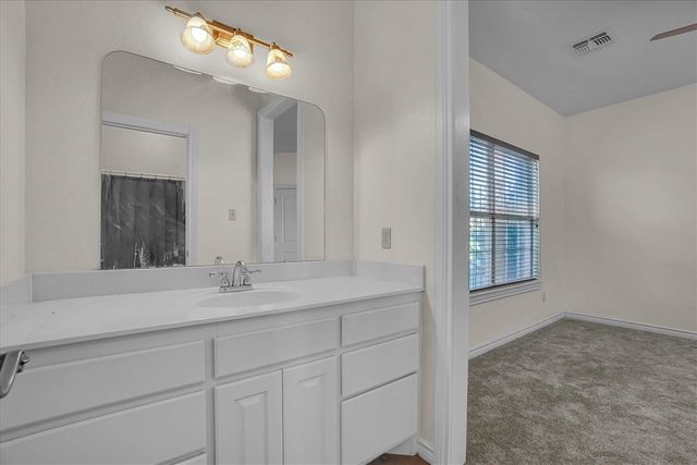 6 NW Lakewood Dr, Lawton, OK 73505