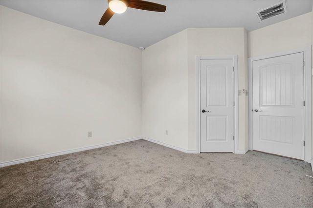 6 NW Lakewood Dr, Lawton, OK 73505