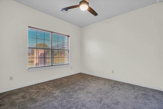 6 NW Lakewood Dr, Lawton, OK 73505