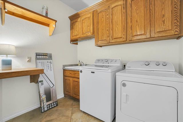 6 NW Lakewood Dr, Lawton, OK 73505