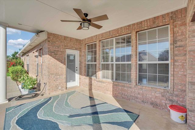 6 NW Lakewood Dr, Lawton, OK 73505