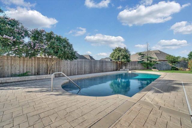 6 NW Lakewood Dr, Lawton, OK 73505