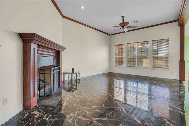 6 NW Lakewood Dr, Lawton, OK 73505