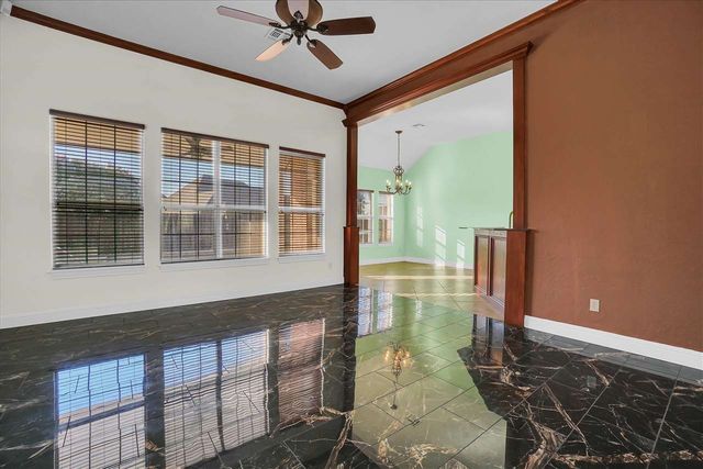 6 NW Lakewood Dr, Lawton, OK 73505