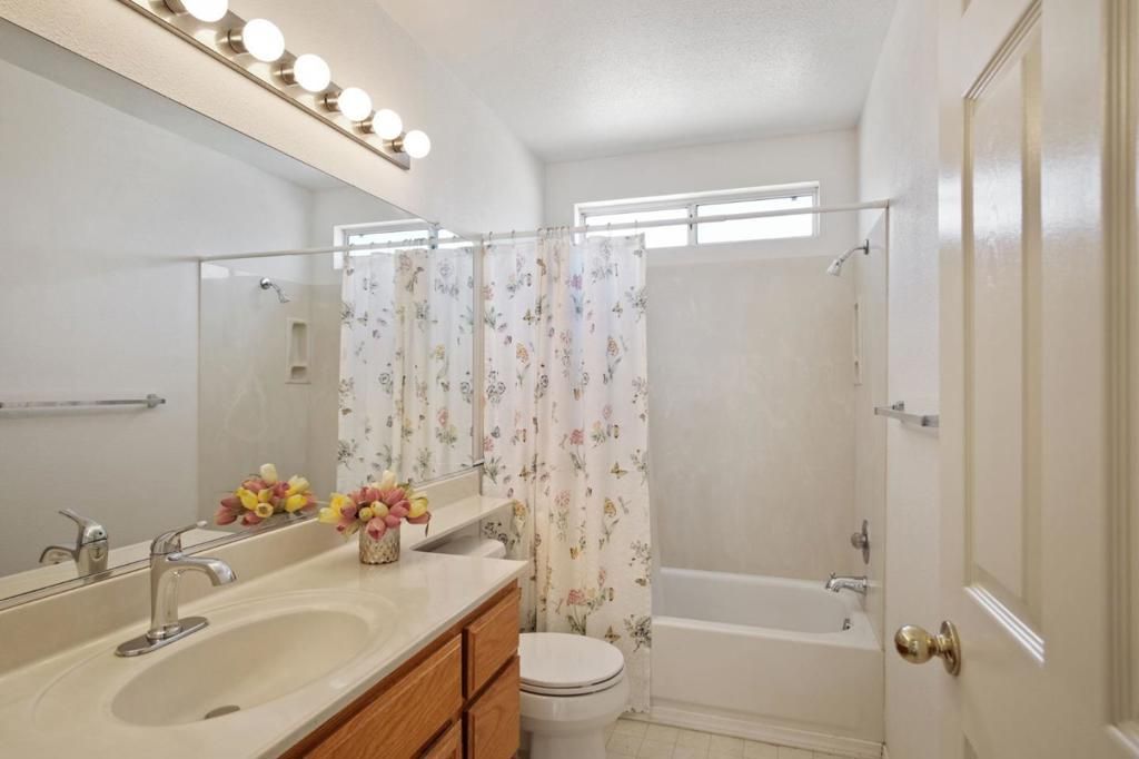 Image 14 of property listing at 1622 Fir, Los Banos, CA 93635