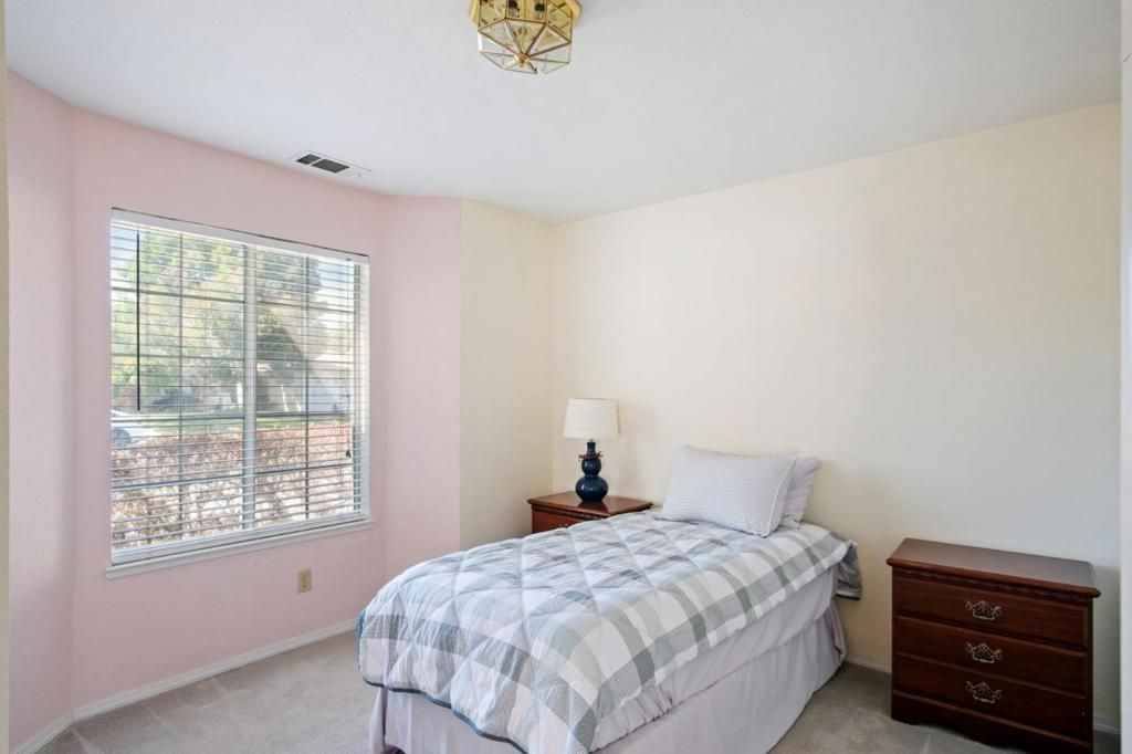 Image 15 of property listing at 1622 Fir, Los Banos, CA 93635