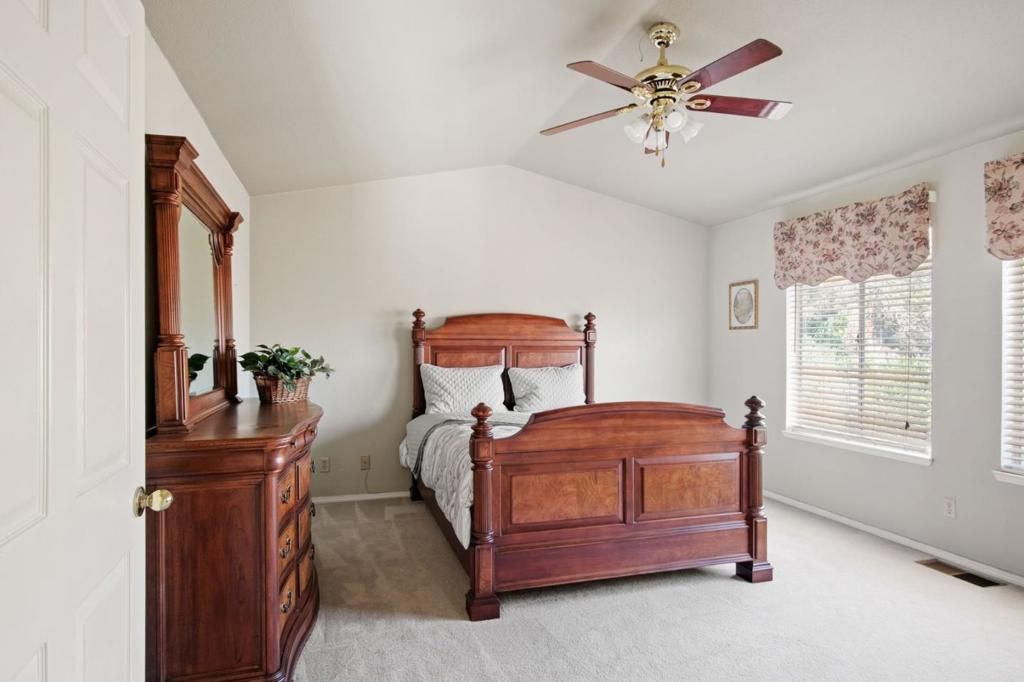 Image 20 of property listing at 1622 Fir, Los Banos, CA 93635