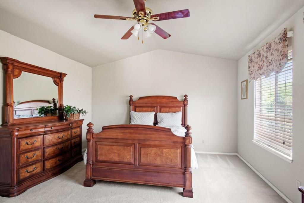 Image 21 of property listing at 1622 Fir, Los Banos, CA 93635