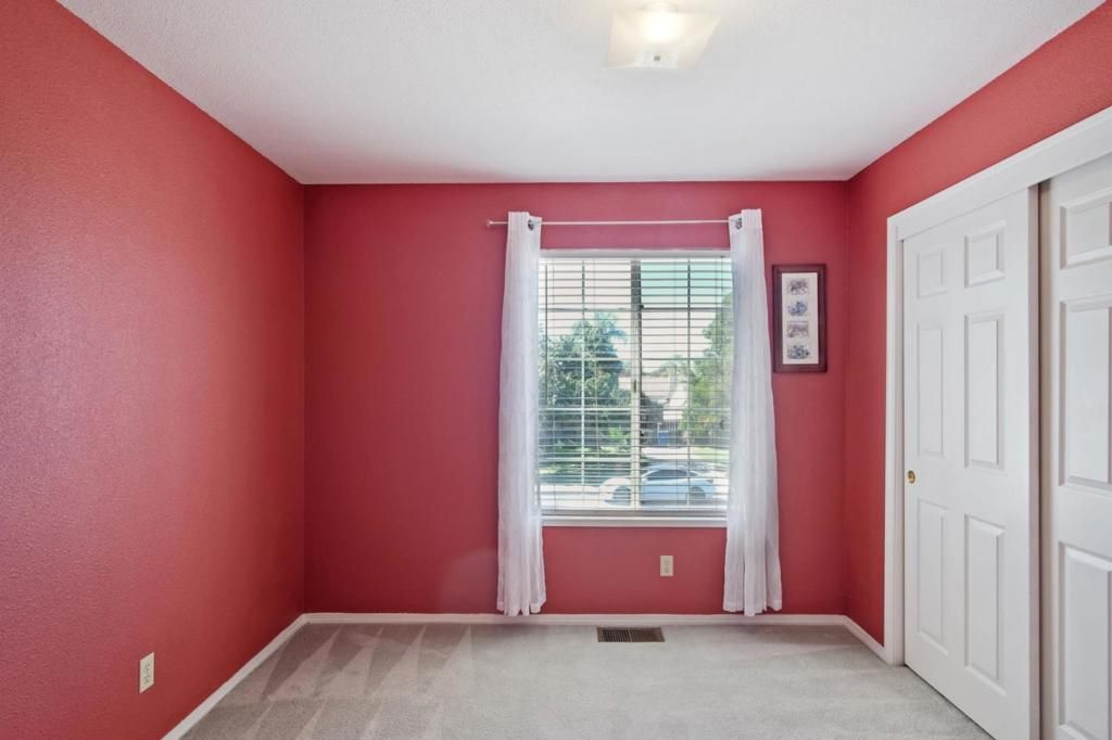 Image 27 of property listing at 1622 Fir, Los Banos, CA 93635