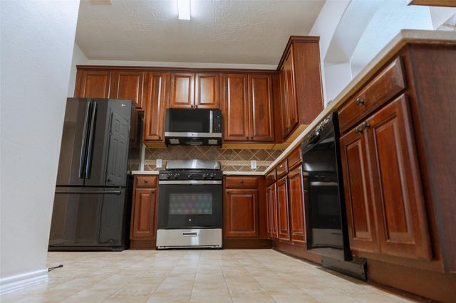 1902 Vernal Glen Cir, Spring, TX 77388