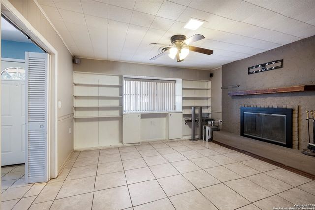 1305 G St., Floresville, TX 78114