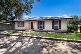 1305 G St., Floresville, TX 78114