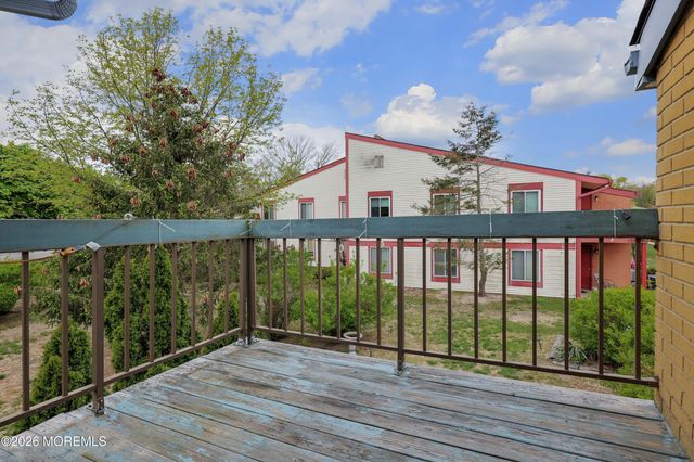 10 Newport Court B20, Brick, NJ 08724