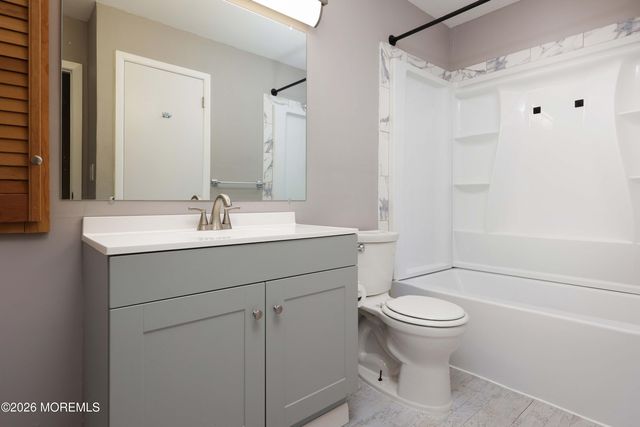 10 Newport Court B20, Brick, NJ 08724