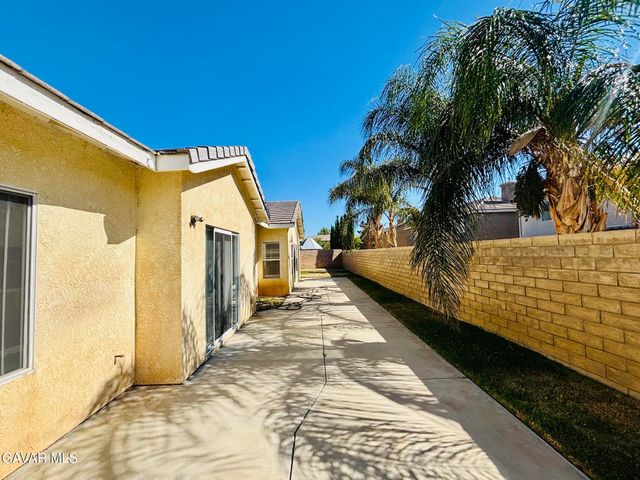 42309 Portland Lane, Lancaster, CA 93536