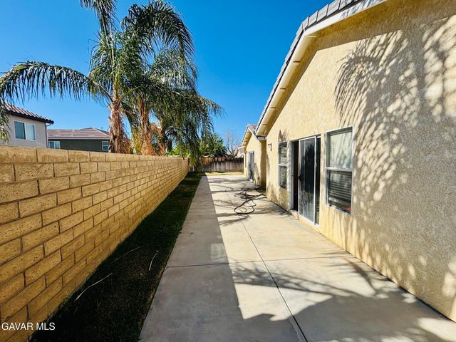 42309 Portland Lane, Lancaster, CA 93536