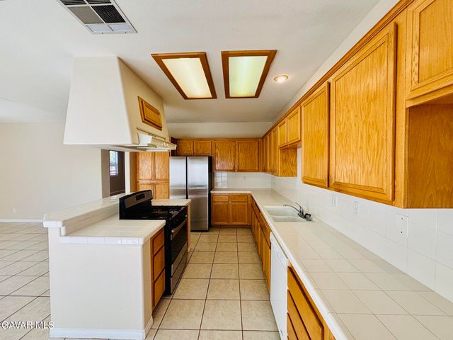 42309 Portland Lane, Lancaster, CA 93536