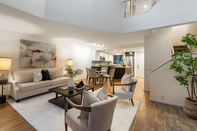 3974 Riviera Dr, San Diego, CA 92109