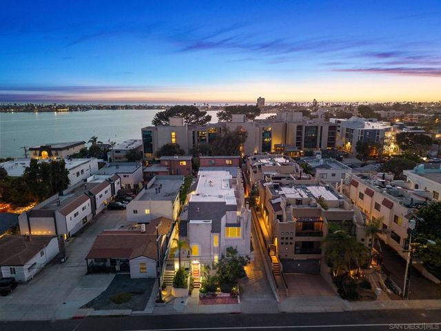 3974 Riviera Dr, San Diego, CA 92109