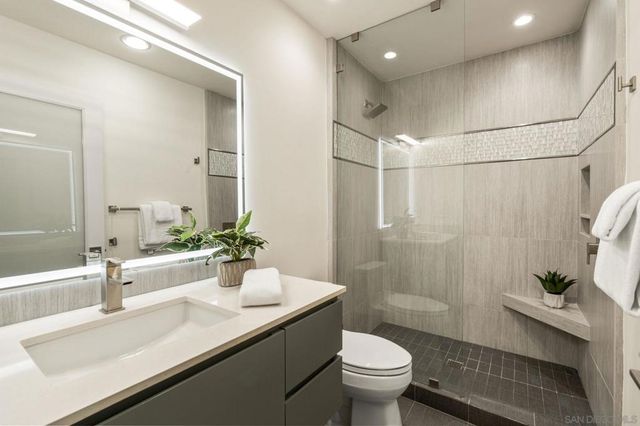 3974 Riviera Dr, San Diego, CA 92109