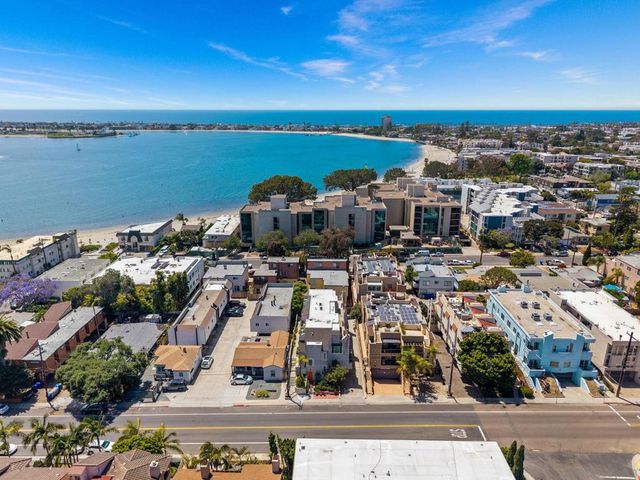 3974 Riviera Dr, San Diego, CA 92109