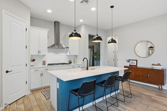 795 E Romsdalen Road, Oro Valley, AZ 85755