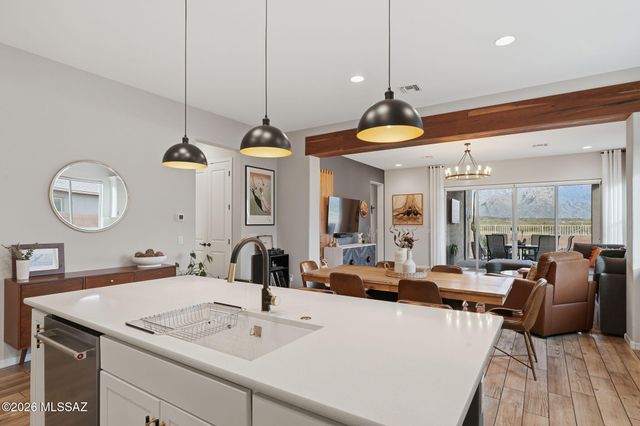 795 E Romsdalen Road, Oro Valley, AZ 85755