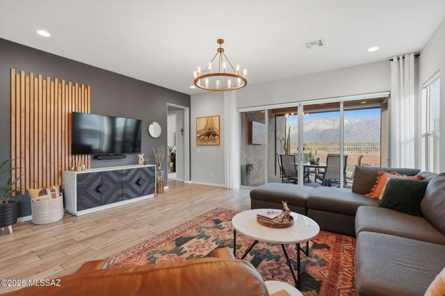 795 E Romsdalen Road, Oro Valley, AZ 85755