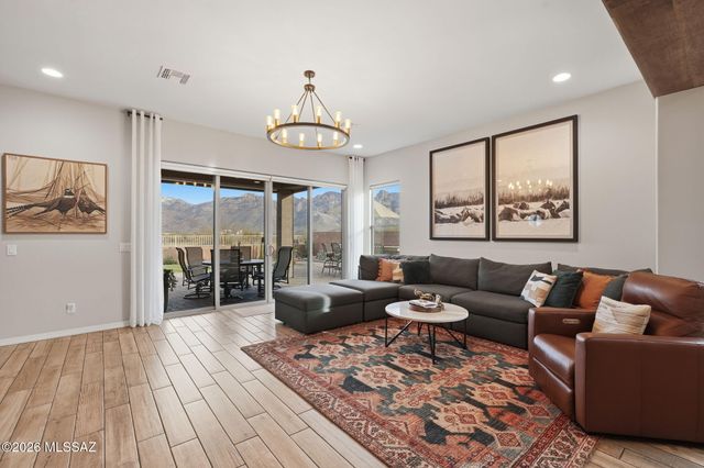 795 E Romsdalen Road, Oro Valley, AZ 85755