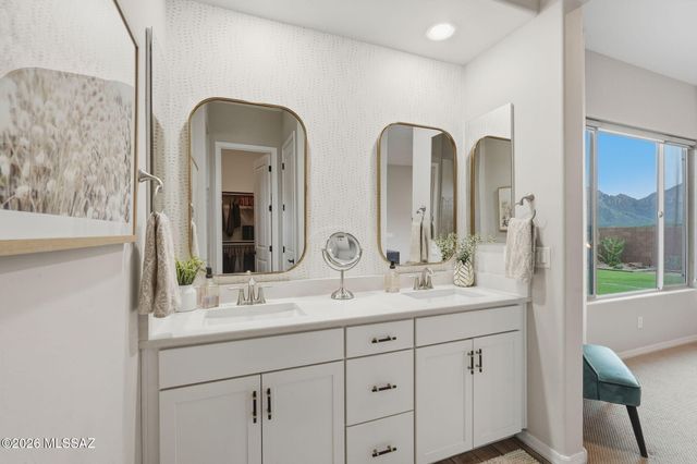 795 E Romsdalen Road, Oro Valley, AZ 85755